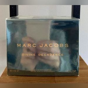 MARC JACOBS Divine Decadence Perfume